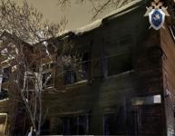 СК завел дело из-за гибели двух человек при пожаре в нежилом доме на Энтузиастов 