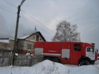 Пожарная машина застряла в снегу в Ленинском районе  