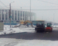 Асфальт кладут прямо в снег в Нижнем Новгороде 