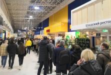 Огромные очереди выстроились у магазина IKEA в Нижегородской области 