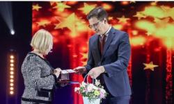 Нижегородский мэр Шалабаев наградил заслуженных работников образования 