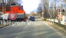Опубликовано видео жуткого ДТП с поездом в Нижегородской области 