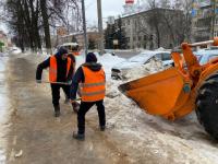 Дорожники Нижнего Новгорода увеличили обработку дорог перед снегопадом 