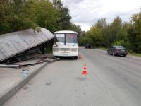 Опубликованы фото с места наезда автобуса на нижегородскую остановку 