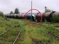 Иномарка попала в ДТП с поездом в Дзержинске 