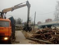 Аварийный деревянный дом снесли у виадука в Сормовском районе 