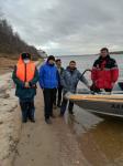 Шестерых нижегородцев с поврежденной лодки доставили на берег сотрудники МЧС

 