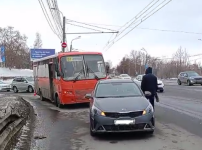 Маршрутка Т-97 врезалась в Kia Rio на Гагарина в Нижнем Новгороде 