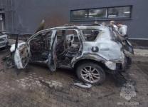 Иномарка полностью сгорела на Арктической в Нижнем Новгороде 