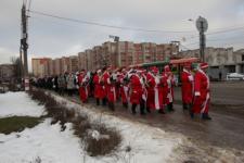 Школьники в карнавальных костюмах прошли по улицам Нижнего Новгорода 