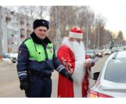 Госавтоинспекторы поздравили нижегородских водителей с Новым годом   