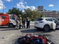 Mazda и мотоцикл столкнулись у Речного вокзала в Нижнем Новгороде 