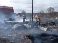 12 дач сгорели в Богородском районе 20 апреля из-за пала травы 