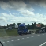 Фургон отвалился у грузовика на трассе в Нижегородской области 
