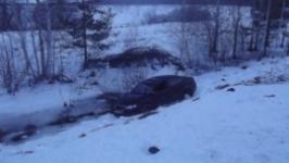 Два автомобиля улетели в кювет в Нижегородской области 23 апреля 