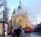 Спасатели искали жертв и источник пожара в горящем соборе Александра Невского в Нижнем Новгороде 