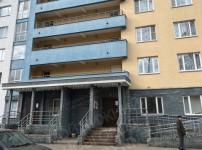 Выпавшая из окна многоэтажки в Нижнем Новгороде девушка скончалась 