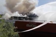 Появилось видео тушения пожара на теплоходе «Святая Русь» на Бору 