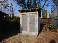На улице Гордеевской жильцам построили новый уличный туалет 
