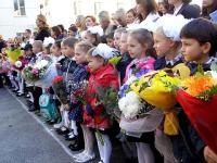 Нижегородская школа №172 объяснила появление детей в камуфляже на линейке 