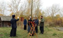 В Дивеевском районе Нижегородской области освящены два поклонных креста 