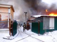 Крупный пожар случился в СНТ «Металлист-1» на Сортировке 