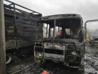 Автобус ПАЗ и грузовик сгорели на стоянке в Дзержинске 1 апреля  