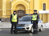 Сотрудники ГИБДД спасли замерзавшую в сломанной машине нижегородку в Рождество 