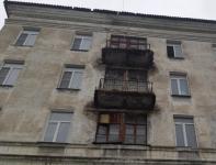 Мужчина выпал из окна пятиэтажки в Дзержинске 