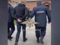 Опубликовано видео задержания подозреваемого в покушении на Захара Прилепина 