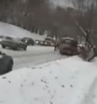 Опубликовано видео массовой аварии на ледяном спуске в Нижнем Новгороде 