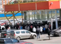 «Карусель» в Дзержинске закрыли из-за толпы у входа 