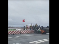 Делимобиль перевернулся на нижегородской набережной 14 ноября  