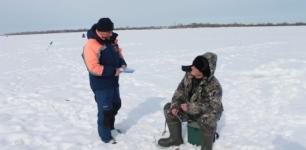 Выход на лед запрещен на Гребном канале в Нижнем Новгороде 