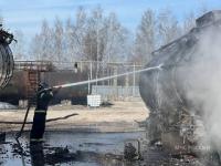 Две цистерны и автомобиль загорелись на территории завода в Дзержинске 