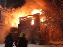 Двухэтажный жилой дом сгорел в центре Нижнего Новгорода 