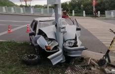 Пьяный водитель протаранил светофор на Похвалинском съезде в Нижнем Новгороде 