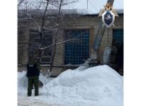 Мужчина погиб из-за падения ледяного столба с крыши в Нижнем Новгороде 