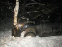 Иномарка врезалась в дерево после столкновения с другим автомобилем в Нижегородской области

 