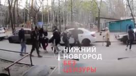 Подростки поймали и унесли на руках мужчину в Автозаводском районе  