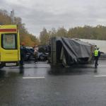 Грузовик с военными перевернулся после ДТП в Нижнем Новгороде 