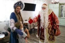 Семьи участников СВО поздравили с Новым годом нижегородские волонтеры  