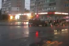 «УАЗ» на большой скорости протаранил иномарку в Нижнем Новгороде  
