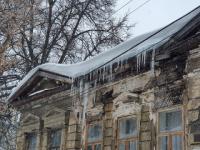 Нарушения при уборке наледи и снега с крыш домов выявили во всех районах Нижнего Новгорода 