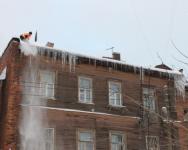 Нижегородец госпитализирован после падения глыбы льда с крыши 