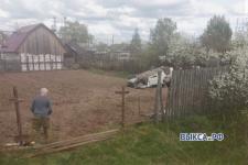 18-летняя водитель Subaru влетела в чужой огород и перевернулась в Нижегородской области  
