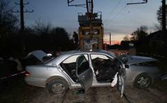 В Нижегородской области легковой автомобиль врезался в локомотив 